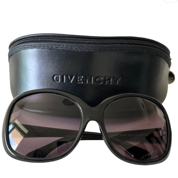 Givenchy Black Oversized Sunglasses with Bold Frame - Picture 1 of 14